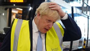 Boris Johnson steht extrem unter Druck. Foto: AFP/PETER BYRNE
