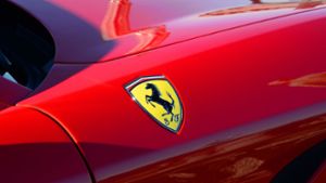 Ferrari prallt gegen Tunnelwand - 120.000 Euro Schaden