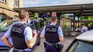 Die Polizei hat den Bahnhof Endersbach abgesperrt. Foto: SDMG/ Kohls