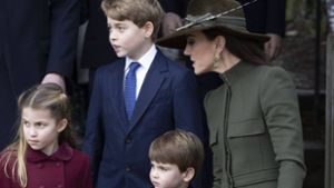 Prinz George mit seiner Mutter, Prinzessin Kate, und seinen Geschwistern Charlotte und Louis. Foto: IMAGO/i Images/IMAGO/Stephen Lock / i-Images