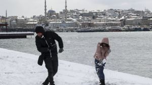 Am Samstag sind in Istanbul 40 Zentimeter Schnee gefallen. Foto: dpa/Unal Cam