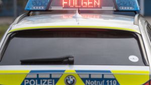 Die Polizei stoppte den 85-Jährigen auf Höhe Weinstadt (Symbolbild). Foto: IMAGO/Gutschalk/IMAGO/Thorsten Gutschalk