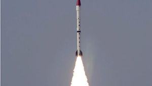 Pakistan hat eine Rakete getestet, die konventionelle, aber auch atomare Sprengsätze tragen kann. Foto: AFP