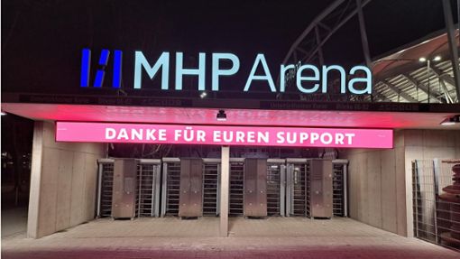 Nach der Partie gegen den 1. FC Heidenheim verabschiedete ein LED-Schriftzug die Fans in Richtung Heimweg. Vor dem Spiel sah es dort ganz anders aus, wie unsere Bildergalerie zeigt. Foto: red/red