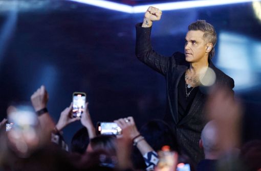 Der britische Popstar Robbie Williams tritt bei der ZDF-Show „Wetten, dass..?“ auf. Foto: dpa/Philipp von Ditfurth