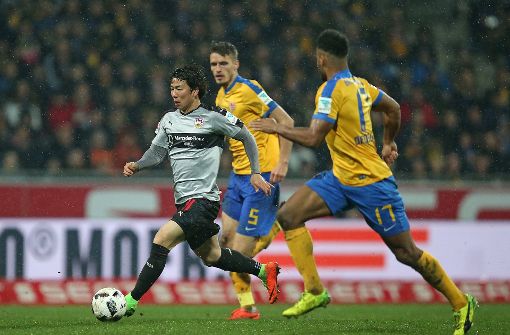 Vor mehr als 2 300 Stuttgarter Fans haben die Schwaben beim Spiel gegen Eintracht Braunschweig ein Unentschieden erreicht. Foto: Pressefoto Baumann