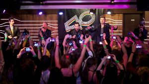 Die Backstreet Boys überraschten ihre Fans in Madrid mit Songs aus dem neuen Album In A World Like This. Von links: Kevin Richardson, Brien Littrell, Howie Dorough, Nick Carter and A.J. McLean. Weitere Fotos des Auftritts gibt es in unserer Bildergalerie - klicken Sie sich durch! Foto: Getty Images Europe