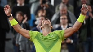 Tennis-Profi Rafael Nadal freut sich über seinen Sieg. Foto: AFP/ANNE-CHRISTINE POUJOULAT