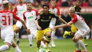 Shinji Kagawa (im schwarzen Trikot) erzielte den Siegtreffer für Borussia Dortmund beim FC Augsburg. Foto: Bongarts