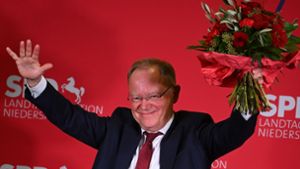 SPD-Ministerpräsident Stephan Weil hat es trotz der schlechten Werte für die Berliner Koalition wieder geschafft. Foto: dpa/Bernd von Jutrczenka