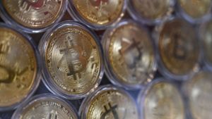Der Bitcoin-Kurs ist zuletzt stark gestiegen. Dass es so weitergeht, ist nicht gewährleistet. Foto: AFP/OZAN KOSE