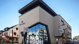 Das Glasauge des imposanten, vom Bauhaus-Stil inspirierten Gebäudes öffnet die Fassade zum Zentrum hin. Foto: Horst Rudel
