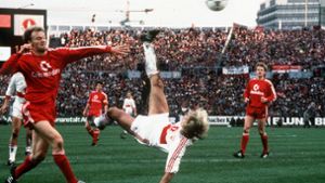 August 1987:  Jürgen Klinsmann trifft für den VfB Stuttgart  spektakulär gegen den FC Bayern. Foto: Baumann