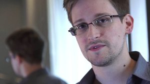 Per Video aus dem russischen Exil erhebt Edward Snowden bei einer US-Technologie-Konferenz starke Vorwürfe gegen die Geheimdienstchefs in Washington. Foto: The Guardian Newspaper/dpa