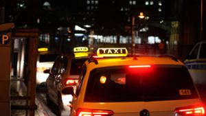 Taxifahrer finden so manches Vergessene in ihren Autos. Foto: dpa/Thomas Frey