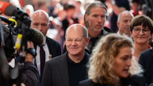 Bundeskanzler Olaf Scholz besucht den Parteitag der baden-württembergischen SPD in Friedrichshafen. Foto: dpa/Silas Stein