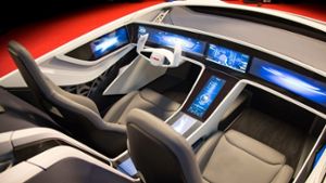 In einem Showcar zeigt Bosch, wie Autofahrer sich künftig immer stärker über das Internet vernetzen können. Foto: Bosch