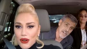 Cooles Trio: Gwen Stefani (links), George Clooney und Julia Roberts singen Popsongs in einem Auto und landen damit einen viralen Hit. Foto: Screenshot