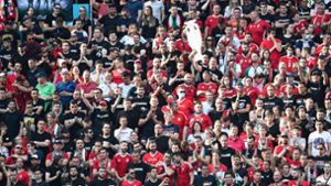 Bilder aus Vor-Corona-Zeiten: Über 60.000 Fans bei der EM 2021 in Budapest. Foto: dpa/Robert Michael