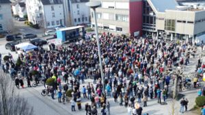 Zur Demo in Tamm kamen rund 600 Menschen. Foto: Werner Kuhnle