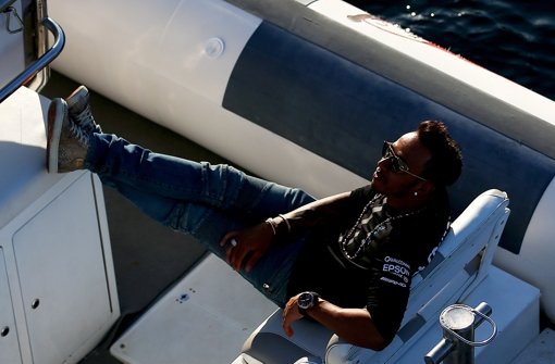 Großverdiener der Formel 1: Lewis Hamilton auf seiner Jacht im Hafen von Monaco Foto: Getty