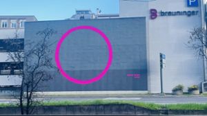Das Breuninger-Parkhaus ist nun geschlossen. Die Fassade ist zur Leinwand des Stuttgarter Künstlers  Gero Beer geworden. Foto: /ubo