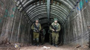 Israelische Soldaten vor wenigen Tagen  in einem Tunnel der Hamas im nördlichen Gazastreifen . Foto: dpa/Ariel Schalit