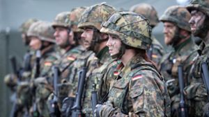 Längst sind Frauen Teil der Bundeswehr – eine Wehrpflicht gilt für sie aktuell aber nicht. Foto: dpa/Bernd von Jutrczenka