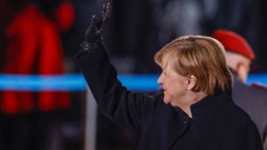 Angela Merkel bei ihrem Zapfenstreich: Viele Nutzer auf Twitter waren gerührt. Foto: AFP/ODD ANDERSEN