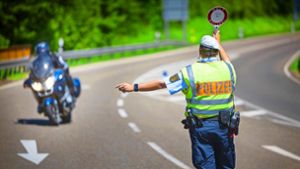 Die Polizei kontrolliert immer wieder Motorräder – hier im vergangenen Jahr an der B 14-Steige bei Sulzbach. Foto: Gottfried Stoppel