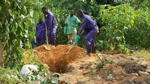 Das Begräbnis von Ebola-Opfern ist äußerst gefährlich. Foto: dpa