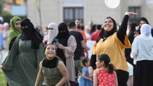 Muslime auf der ganzen Welt feiern das Fest des Fastenbrechens Eid al-Fitr. Das Fest markiert das Ende des heiligen Fastenmonats Ramadan. Foto: Ahmed Hasan / AFP
