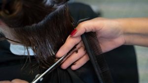 Der ungebremste Haarwuchs hat ein Ende – die Friseure dürfen wieder öffnen. Foto: Julia Schramm