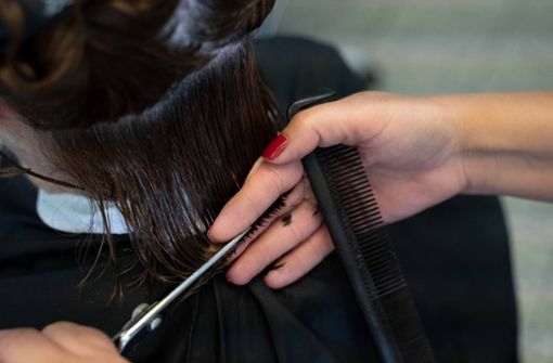 Der ungebremste Haarwuchs hat ein Ende – die Friseure dürfen wieder öffnen. Foto: Julia Schramm