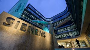 Greenpeace-Aktivisten haben am Dienstag über Stunden das Dach der Siemens-Zentrale in München besetzt (Archivbild). Foto: Matthias Balk/dpa/Matthias Balk