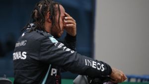 Lewis Hamilton in seiner großartigsten Stunde seiner Karriere: Nach dem Gewinn des siebten WM-Titels vergoss der Brite in Istanbul ein paar Tränchen. Foto: AP/Kenan Asyali