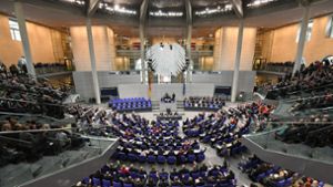 Der  Bundestag soll kleiner werden. Das Verfassungsgericht muss klären, ob der Weg der Ampel mit dem Grundgesetz vereinbar ist. Foto: dpa/Ralf Hirschberger
