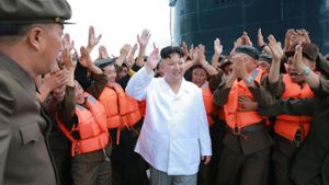 Kim Jong-Un im Kreise seiner Soldaten Foto: KCNA