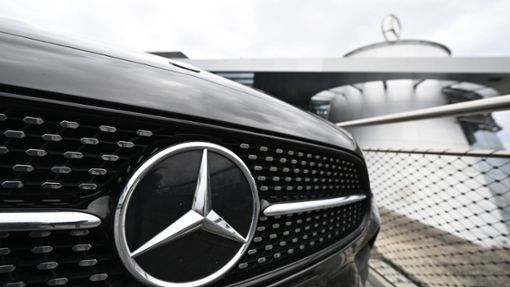 Mercedes prüft, seine Autohäuser an externe Betreiber abzugeben. Das Kfz-Gewerbe im Land begrüßt die Entscheidung und sieht sie als wichtiges Zeichen. Foto: dpa/Bernd Weißbrod