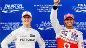 2012 fuhren sie in der Formel 1 gegeneinander: Rekordweltmeister Michael Schumacher (li.) und der aufstrebende Jungstar Lewis Hamilton Foto: dpa/Diego Azubel
