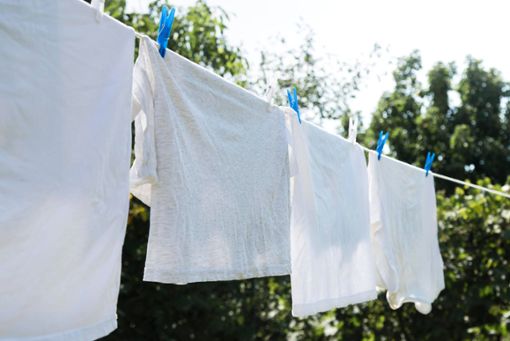 Wäsche auf Leinen aufzuhängen, soll Unheil verursachen. Foto: IMAGO / imagebroker