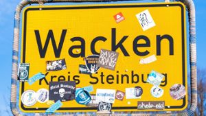 Beliebter Fotohintergrund für Metal-Jünger aus aller Welt: Das Ortseingangsschild von Wacken Foto: imago/penofoto
