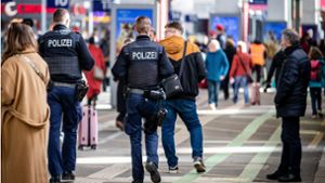 Der Tatverdächtige soll den Rucksack eines Reisenden am Stuttgarter Hauptbahnhof gestohlen haben. (Archivbild) Foto: dpa/Christoph Schmidt