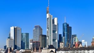 Die Frankfurter Skyline mit den Hochhäusern der Banken. In Deutschland sind Privatvermögen der Kunden gut abgesichert. Foto: imagoJan Huebner