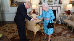 Mit einem umfassenden Neustart will der britische Premierminister Boris Johnson die „Partygate“-Affäre vergessen machen und seine Partei wieder hinter sich sammeln. Foto: dpa/Victoria Jones