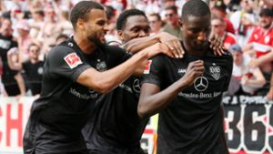 Die VfB-Profis dürfen jubeln. Die Saison in der Fußball-Bundesliga hat doch noch ein gutes Ende genommen. Foto: Baumann/Julia Rahn