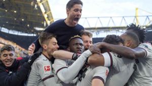 Leverkusen feierte den Ausgleich gegen Borussia Dortmund fast so stürmisch wie eine Woche zuvor die Meisterschaft. Foto: SVEN SIMON/Anke Waelischmiller/Sven Simon