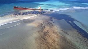 Mauritius ist weltweit als Urlaubsparadies bekannt – nun kämpft die Insel mit einer schlimmen Ölkatastrophe. Foto: AP/Georges de La Tremoille