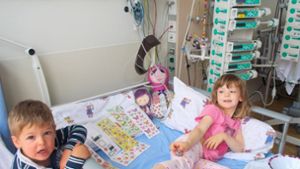 In der Zeit ihrer Krebstherapie ermöglichten es die Ärzte und die Eltern, dass  die damals fünfjährige Amelie nahezu täglich Besuch von ihrem kleinen Bruder bekam. Fotos: privat Foto:  