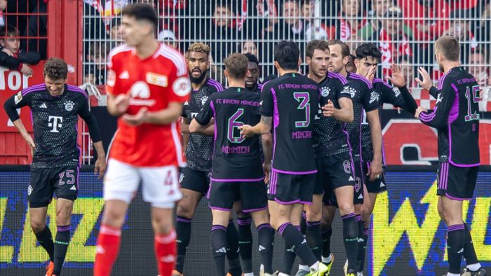 FC Bayern dominiert in Berlin - Darmstadt vertagt Abstieg